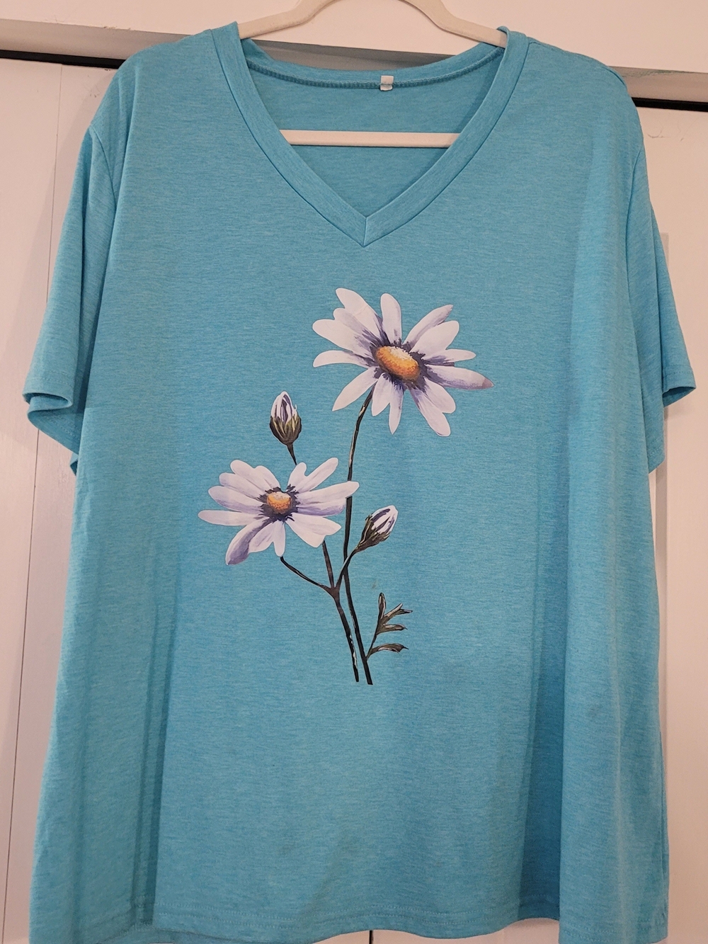 SHEIN Teal V-Neck Daisy Graphic Tee